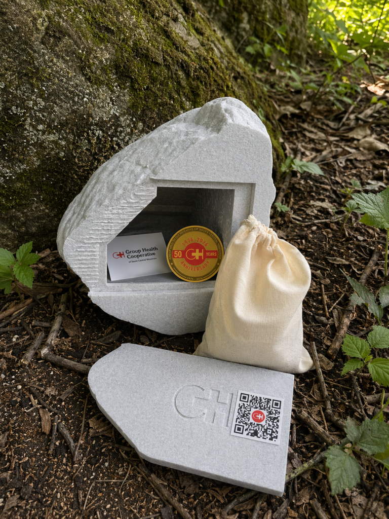 Open geocache with contents